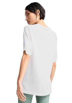 PUMA Evostripe Beyaz Kadın T-shirt
