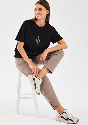 SKECHERS Graphic Tee'S - S2510311-001 Kadın Siyah Baskılı T-Shirt
