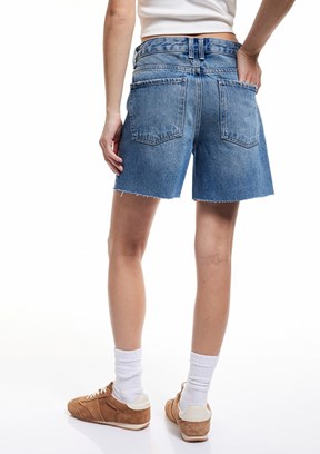 KOTON İndigo Düğmeli Cep Detaylı Mini Rahat Kalıp Kadın Denim Şort