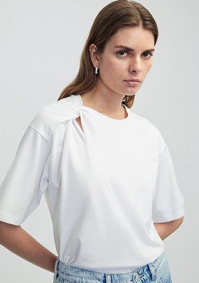 İPEKYOL Beyaz Asimetrik Burgulu Kadın T-shirt