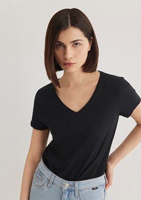 MAVİ V Yaka Flamlı Siyah Kadın Basic T-shirt