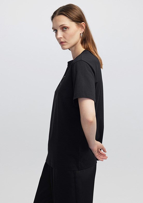 İPEKYOL Siyah Kadın Monogram Nakışlı T-shirt