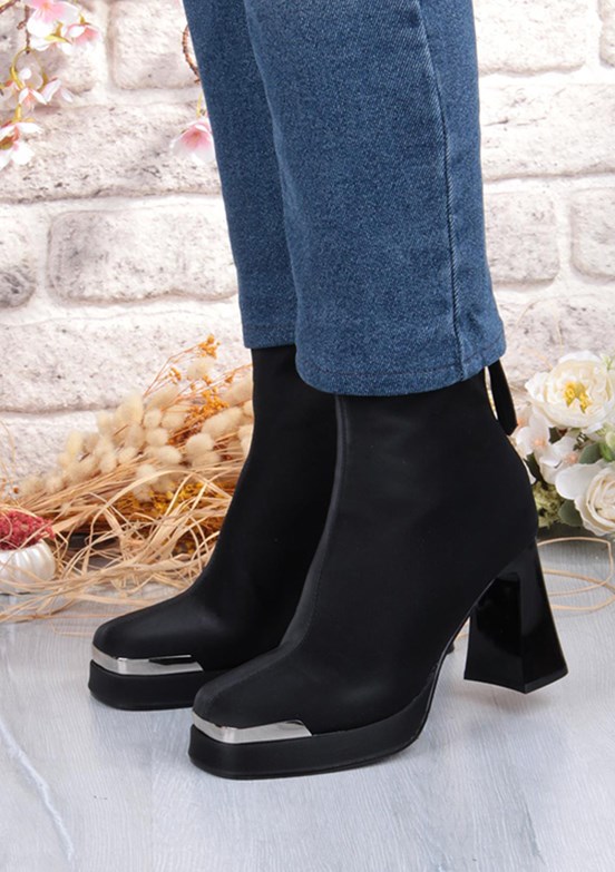 GUJA Siyah Kadın Bot