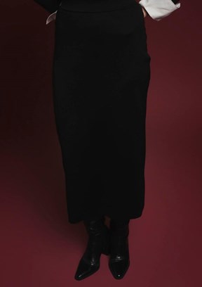 ARMİNE Siyah Kadın Asimetrik Kesim Çizgi Detaylı Etekli Takım