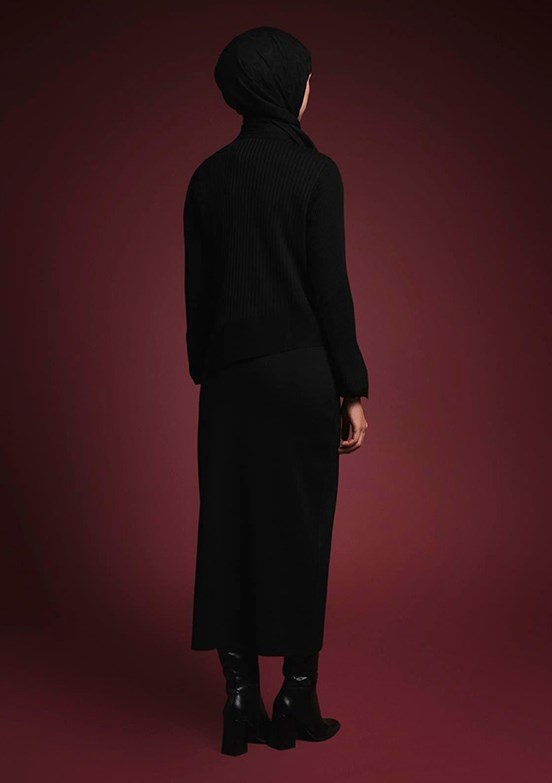 ARMİNE Siyah Kadın Asimetrik Kesim Çizgi Detaylı Etekli Takım