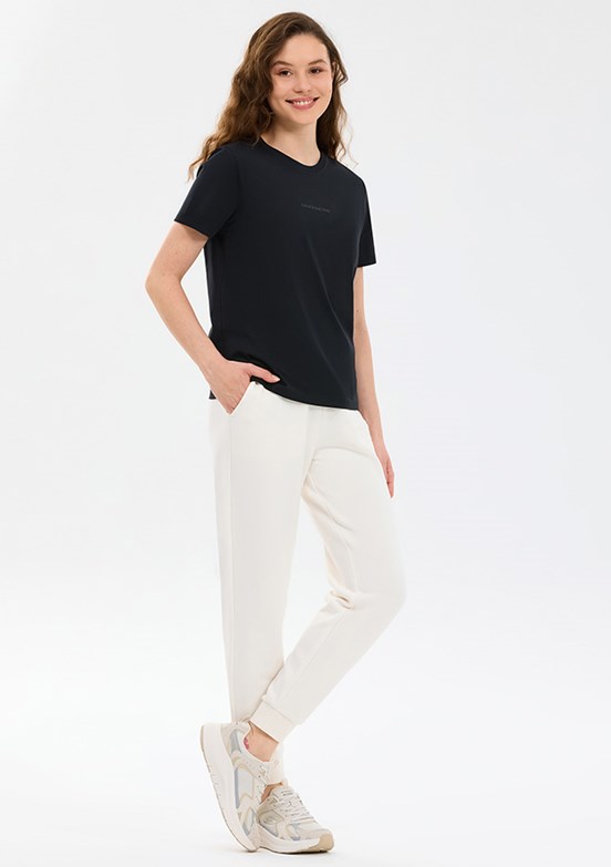 SKECHERS W Essential Crewneck - S2510029-3817 Kadın Siyah Bisiklet Yaka T-Shirt