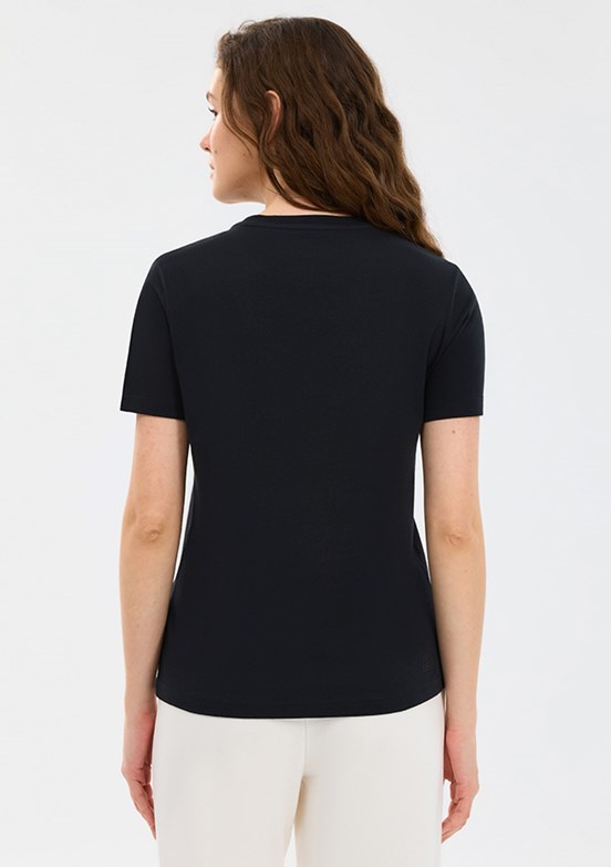SKECHERS W Essential Crewneck - S2510029-3817 Kadın Siyah Bisiklet Yaka T-Shirt