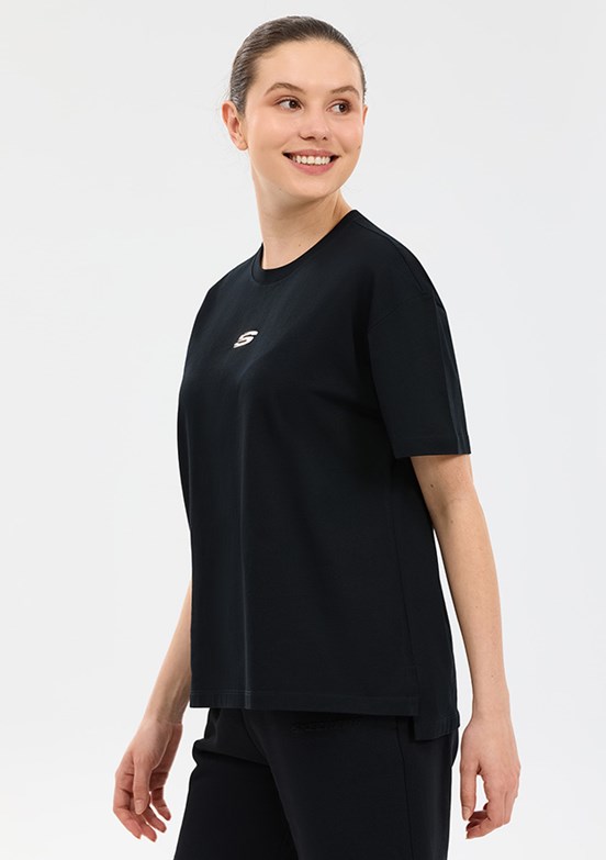 SKECHERS - S2610017-3817 Kadın Siyah Baskılı T-Shirt