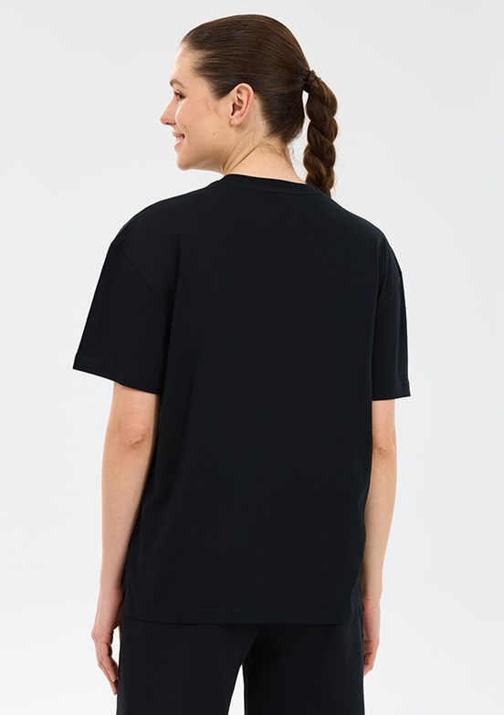 SKECHERS - S2610017-3817 Kadın Siyah Baskılı T-Shirt