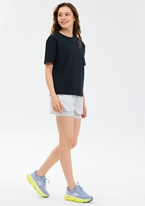 SKECHERS - S2610046-3817 Kadın Siyah Baskılı T-Shirt