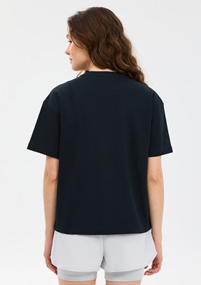 SKECHERS - S2610046-3817 Kadın Siyah Baskılı T-Shirt