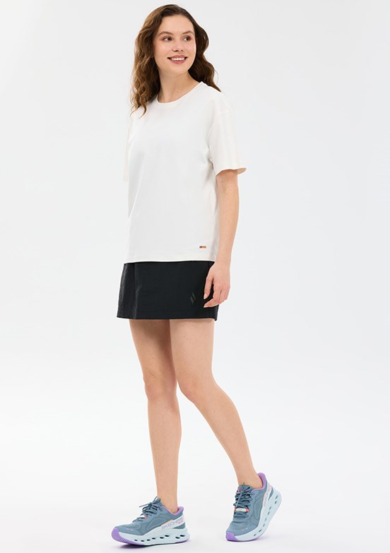 SKECHERS - S2610046-3855 Kadın Beyaz Baskılı T-Shirt